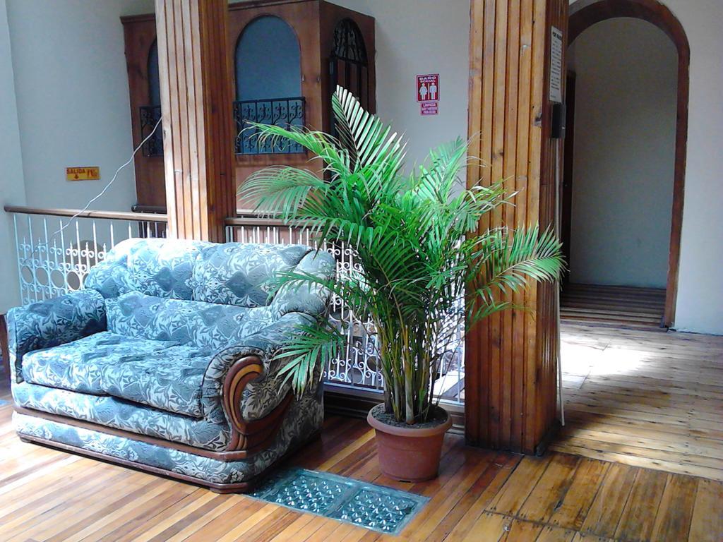 The Travel House Hotel Quito Exterior photo