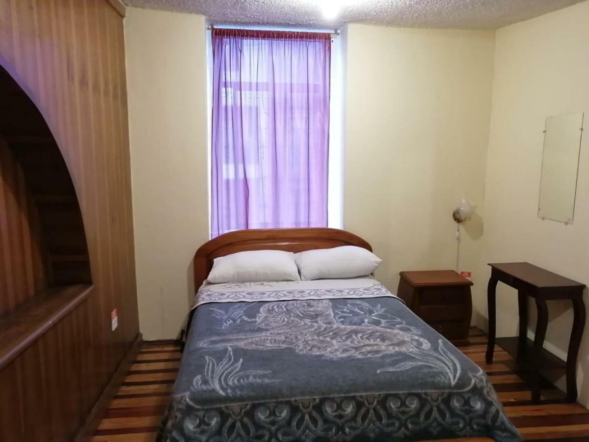 The Travel House Hotel Quito Exterior photo