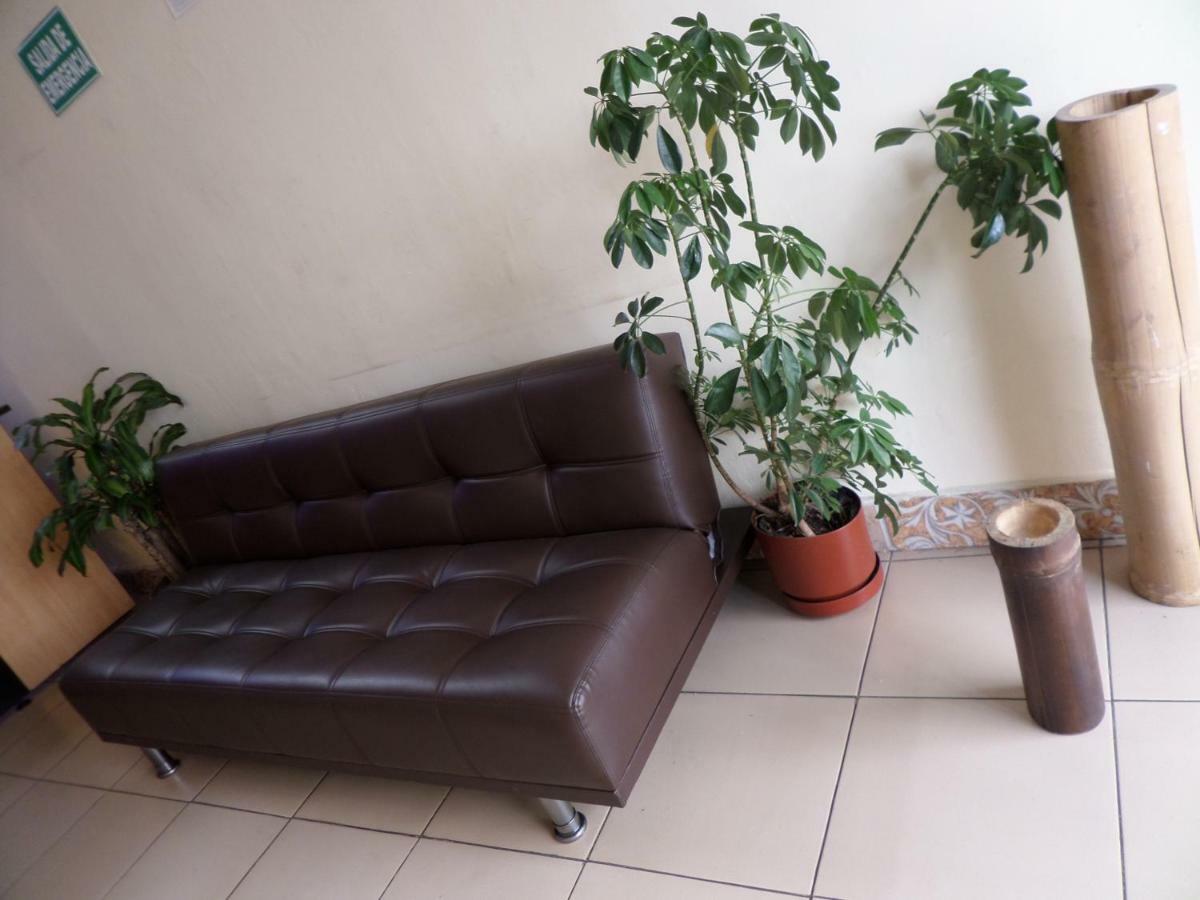 The Travel House Hotel Quito Exterior photo